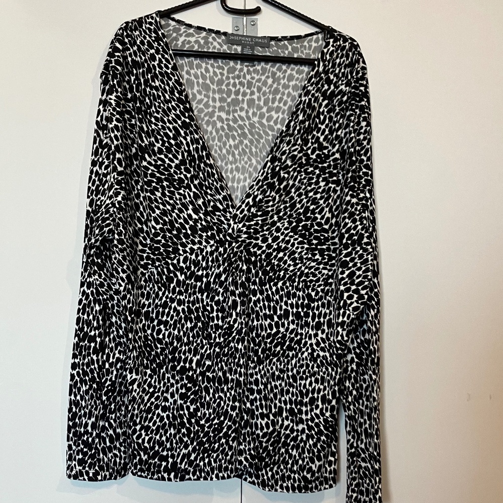 🎉 Josephine Chaus Women’s Black & White Animal Print Top